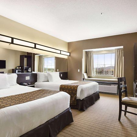 Microtel Inn & Suites By Wyndham Cambridge Bagian luar foto