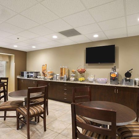 Microtel Inn & Suites By Wyndham Cambridge Bagian luar foto