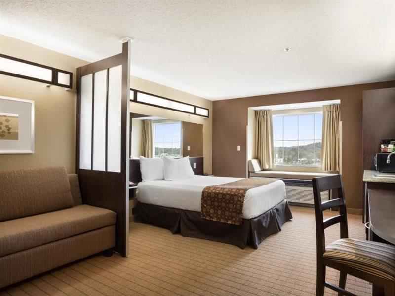 Microtel Inn & Suites By Wyndham Cambridge Bagian luar foto
