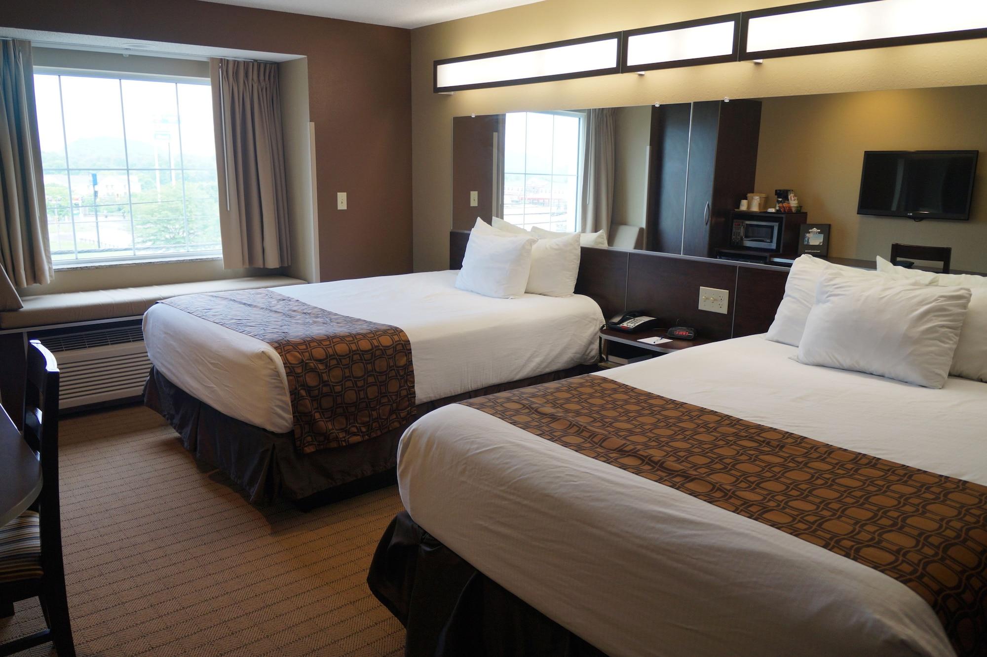 Microtel Inn & Suites By Wyndham Cambridge Bagian luar foto
