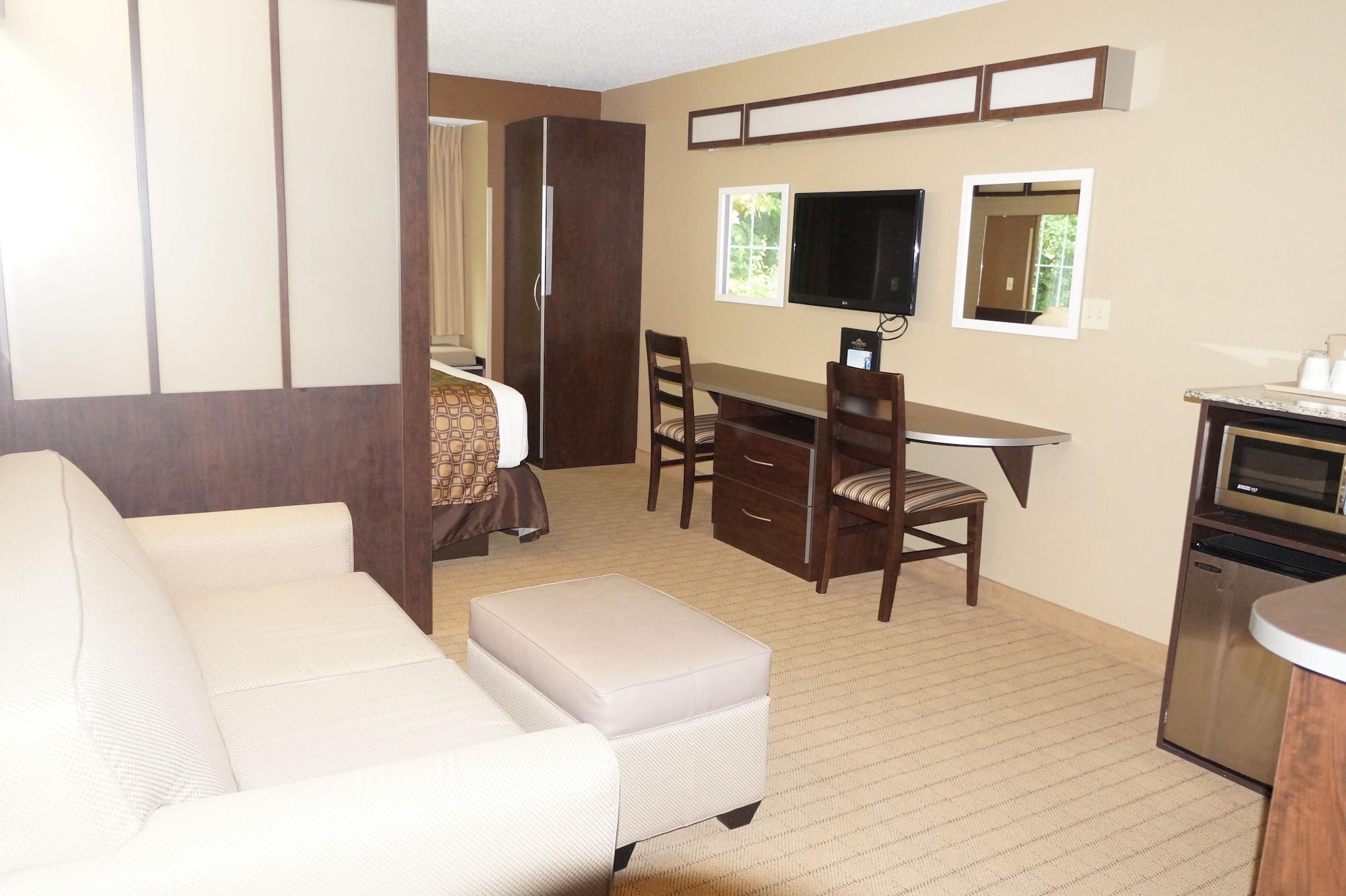 Microtel Inn & Suites By Wyndham Cambridge Bagian luar foto