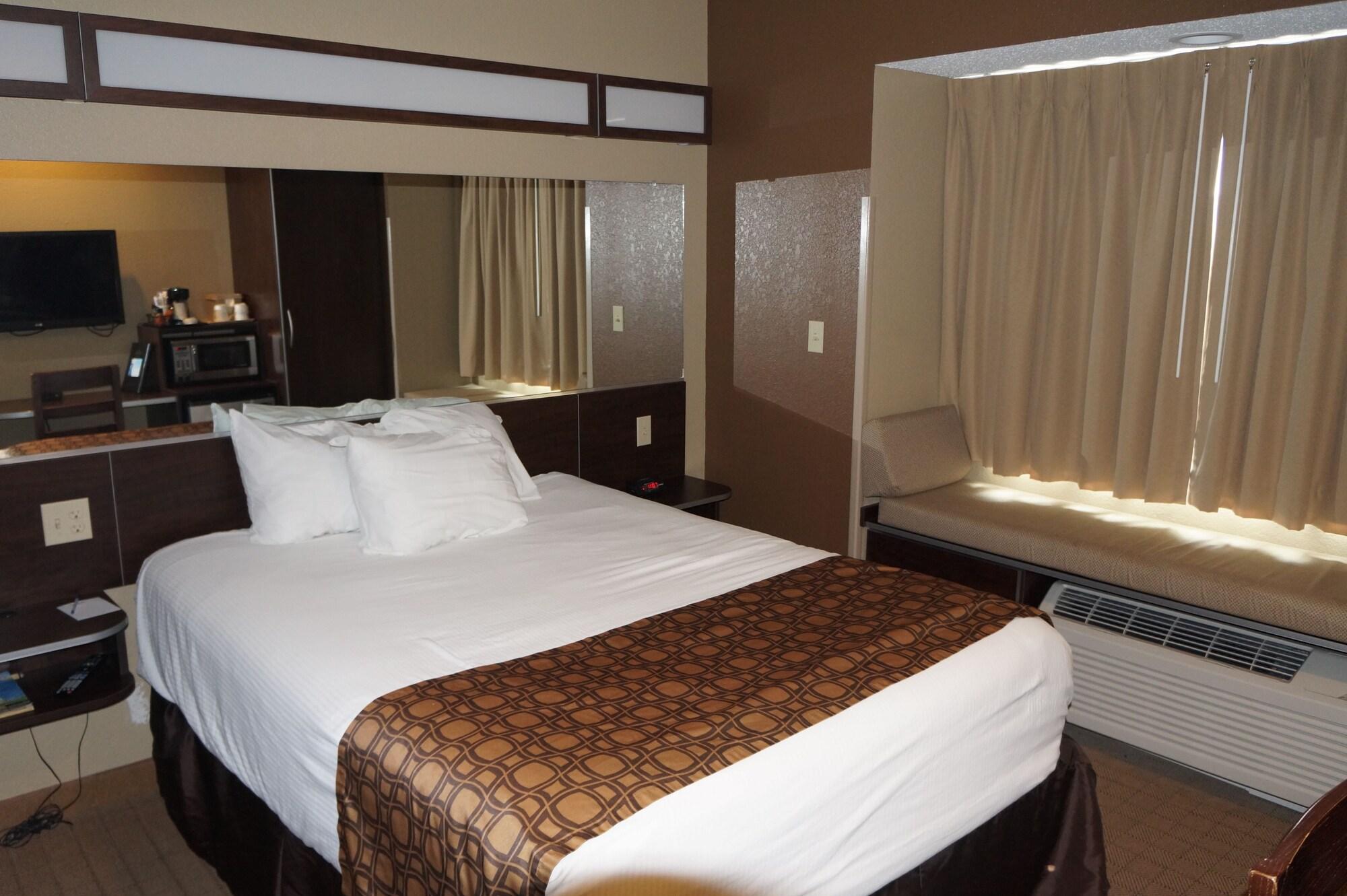 Microtel Inn & Suites By Wyndham Cambridge Bagian luar foto