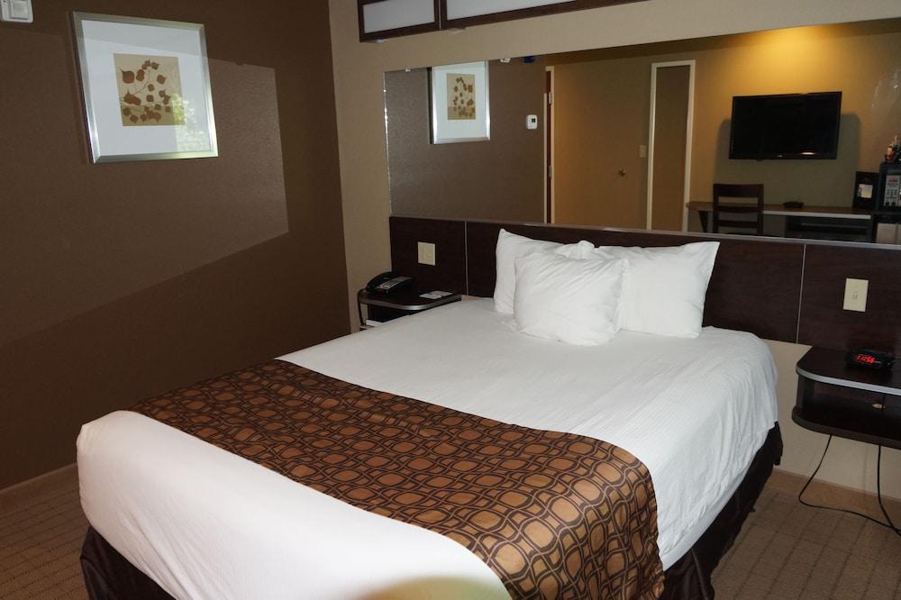 Microtel Inn & Suites By Wyndham Cambridge Bagian luar foto