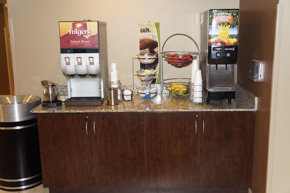 Microtel Inn & Suites By Wyndham Cambridge Bagian luar foto
