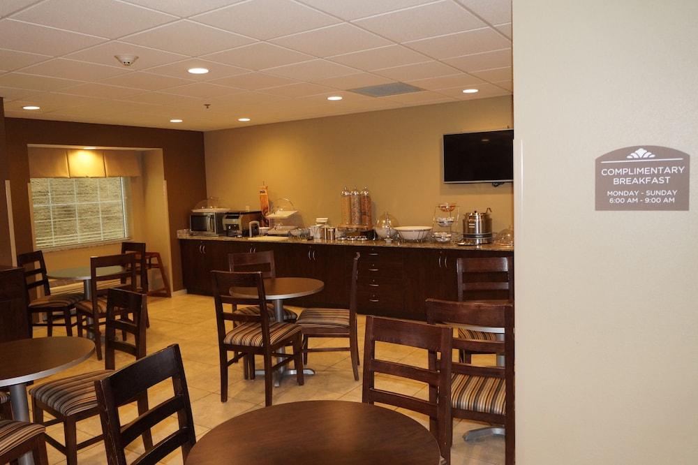 Microtel Inn & Suites By Wyndham Cambridge Bagian luar foto