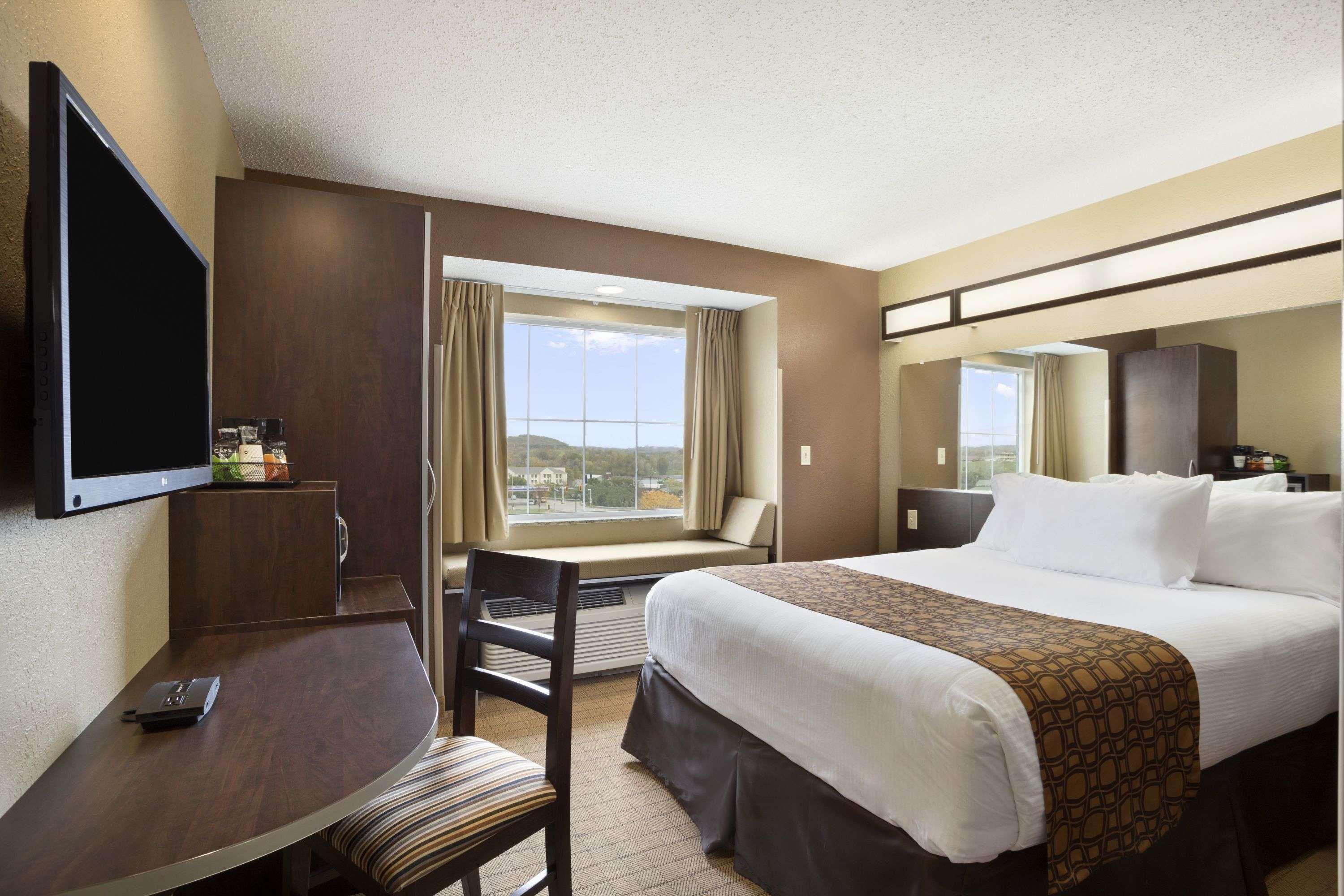 Microtel Inn & Suites By Wyndham Cambridge Bagian luar foto