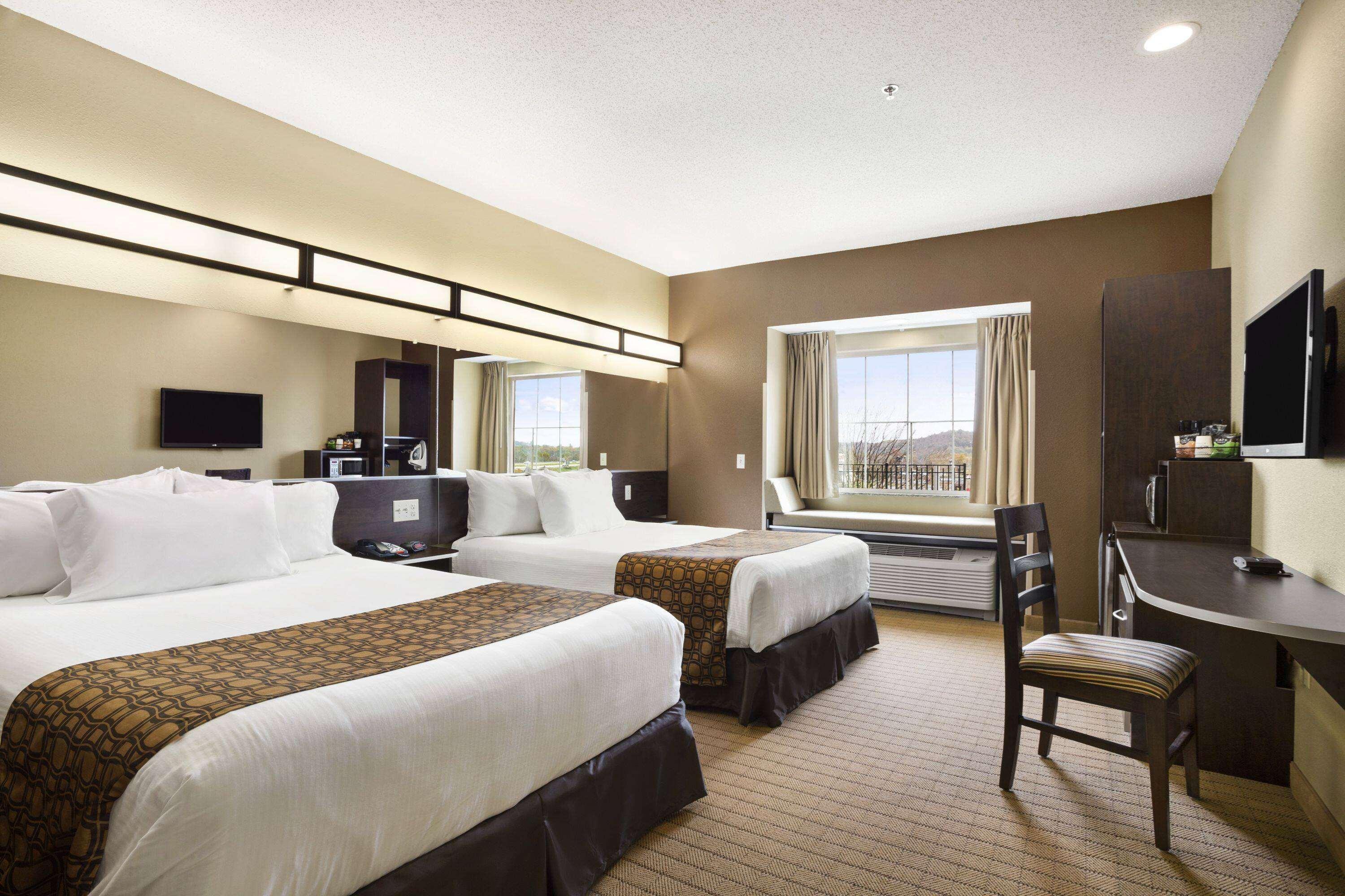 Microtel Inn & Suites By Wyndham Cambridge Bagian luar foto