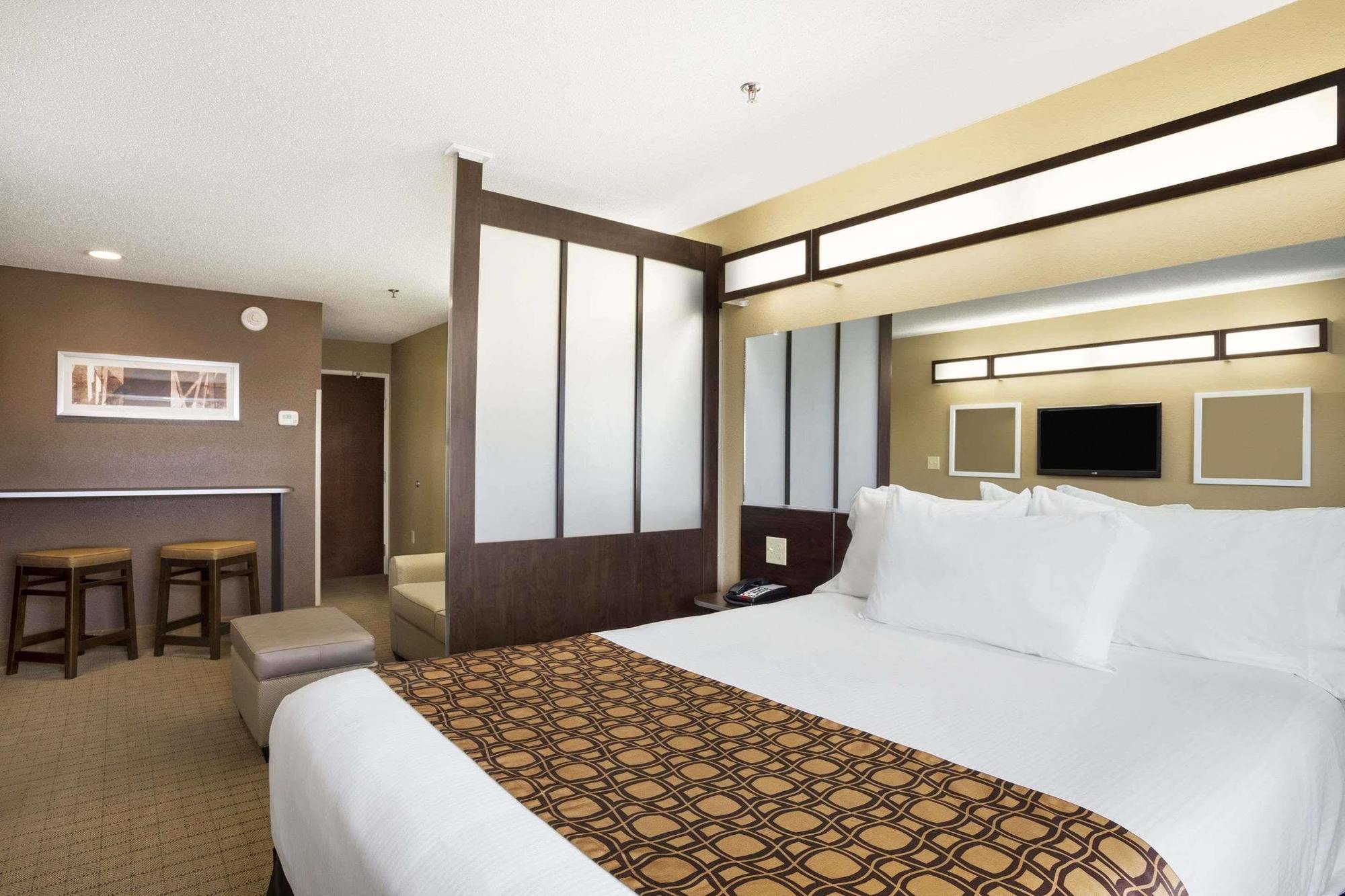 Microtel Inn & Suites By Wyndham Cambridge Bagian luar foto