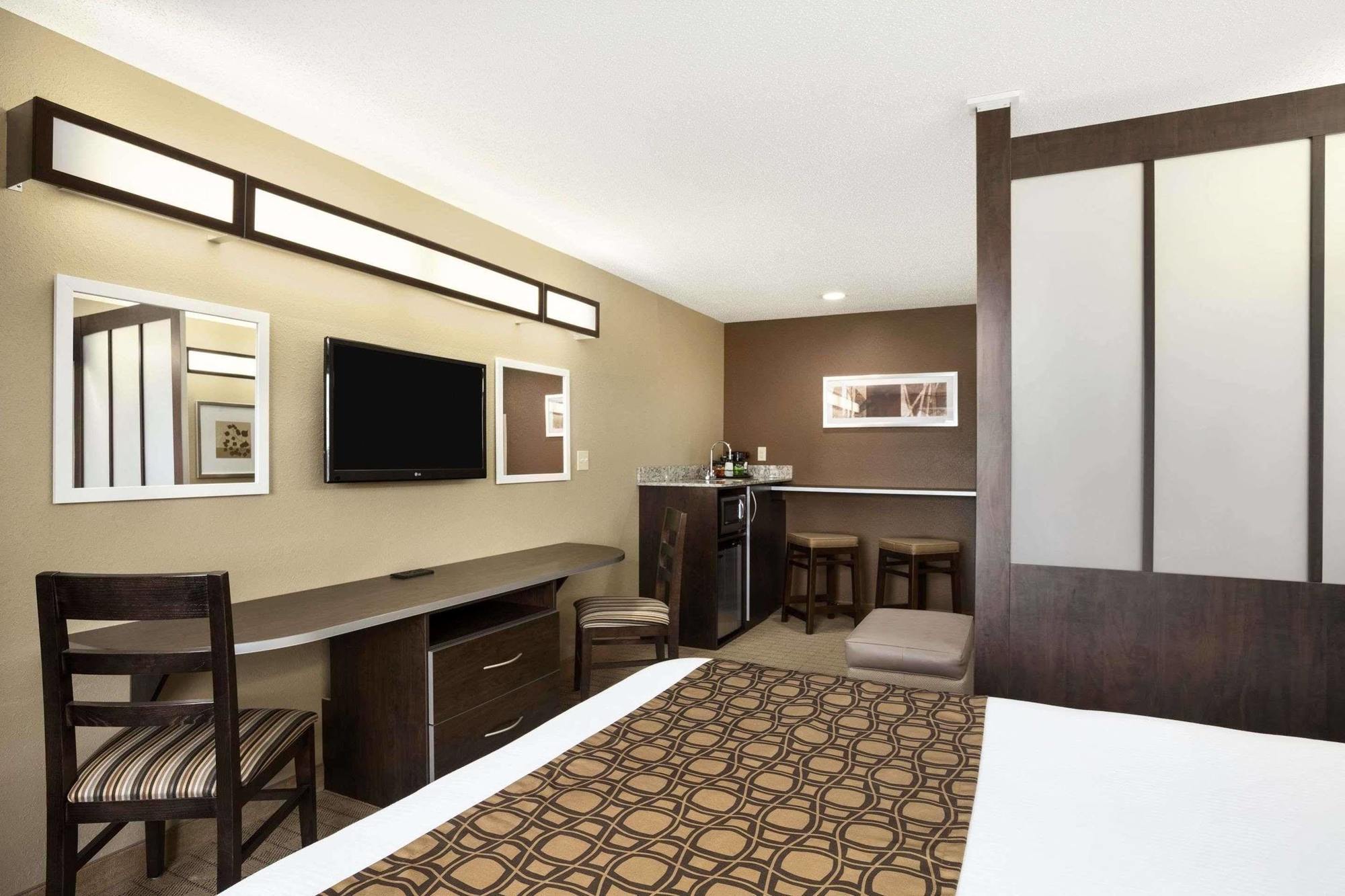 Microtel Inn & Suites By Wyndham Cambridge Bagian luar foto